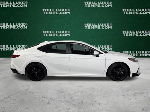 Used 2025 Toyota Camry SE image 4