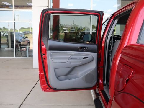 Used 2012 Toyota Tacoma 4x4 Double Cab w/ TRD Sport Pkg image 28
