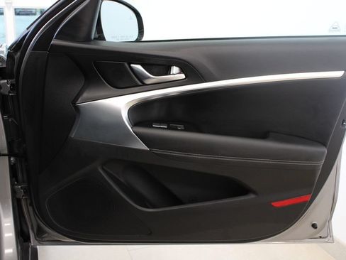 Used 2025 Genesis G70 2.5T RWD image 15