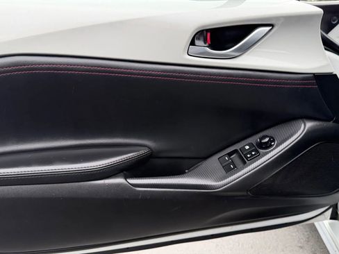 Used 2019 MAZDA MX-5 Miata Grand Touring RWD image 25
