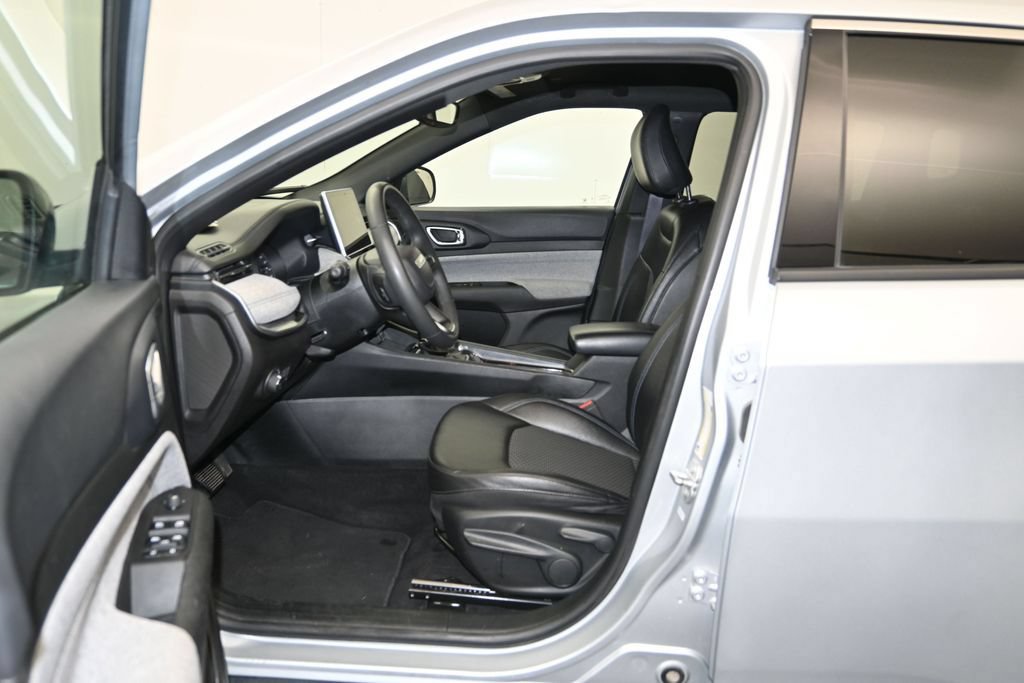 Used 2024 Jeep Compass Latitude AWD/4WD image 19