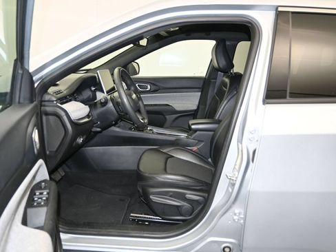 Used 2024 Jeep Compass Latitude AWD/4WD image 19