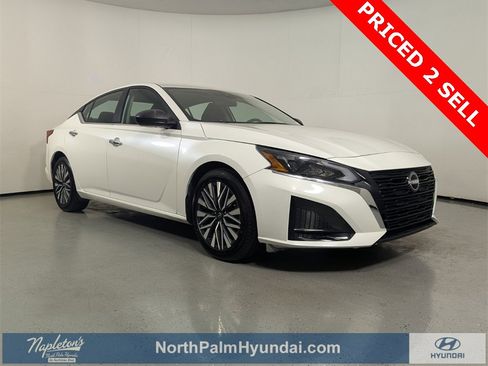 Used 2024 Nissan Altima 2.5 SV image 1