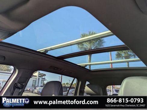 Used 2022 Volkswagen Tiguan SE R-Line image 21