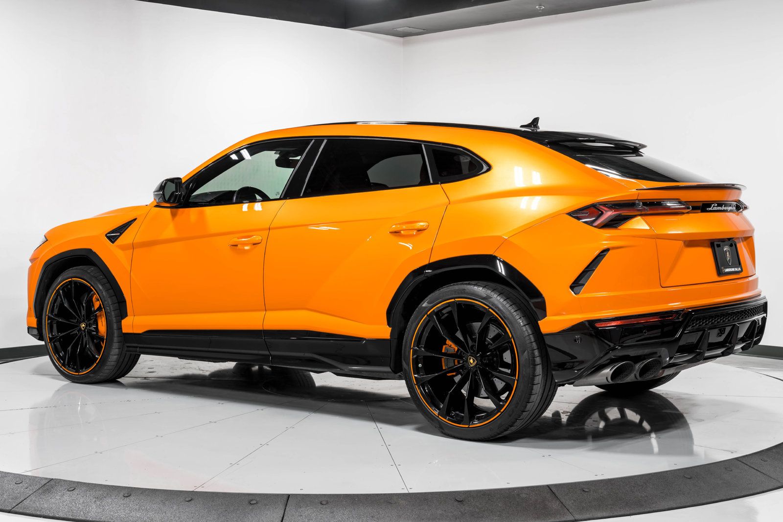 Used 2022 Lamborghini Urus AWD/4WD image 6