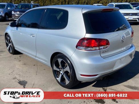 Used 2010 Volkswagen Golf 2-Door image 3