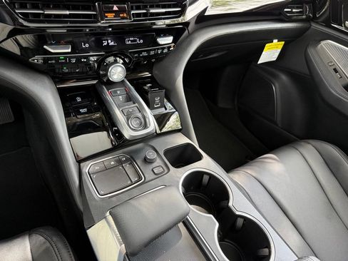 Used 2022 Acura MDX SH-AWD image 25