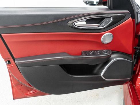 Used 2017 Alfa Romeo Giulia Quadrifoglio image 13