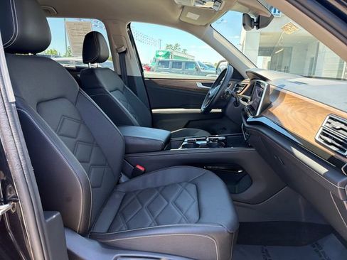 Used 2025 Volkswagen Atlas SE AWD/4WD image 24