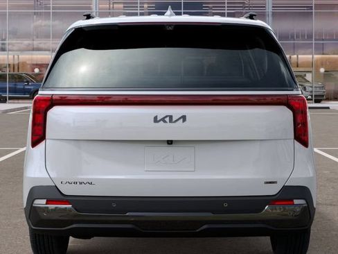 Certified 2025 Kia Carnival SX FWD image 13