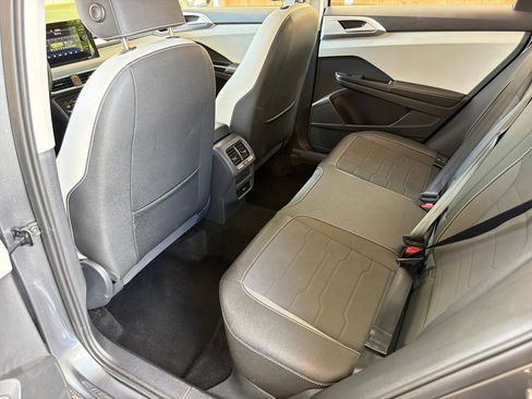Used 2025 Volkswagen Taos SE AWD/4WD image 30