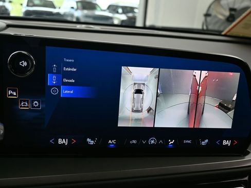 Used 2024 Chevrolet Traverse LT image 23