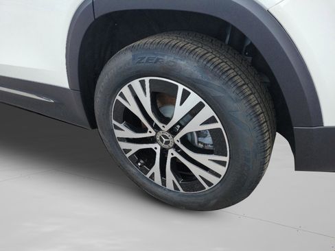 Certified 2025 Mercedes-Benz GLB 250 image 33