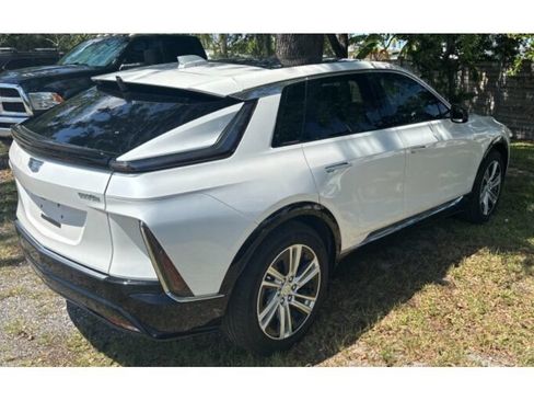 Used 2024 Cadillac Lyriq Tech AWD/4WD image 3