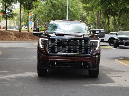 Used 2024 GMC Sierra 3500 Denali Ultimate AWD/4WD image 3