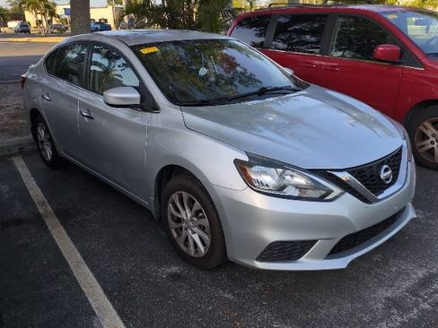 Used 2018 Nissan Sentra SV FWD image 1