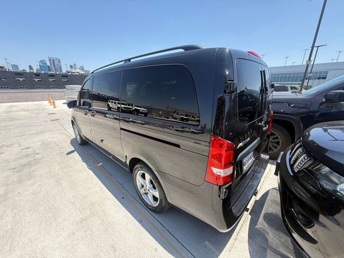 Used 2018 Mercedes-Benz Metris Passenger image 4