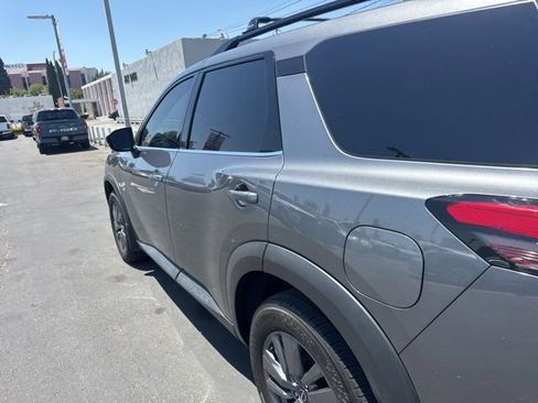 Certified 2024 Nissan Pathfinder SV FWD image 3
