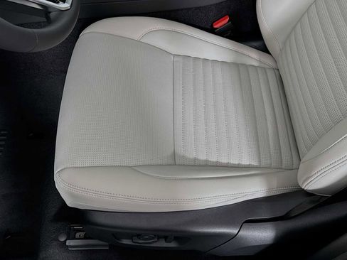 New 2025 Land Rover Discovery Sport S image 21