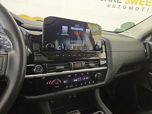 Used 2022 Nissan Pathfinder SL w/ SL Premium Package image 24