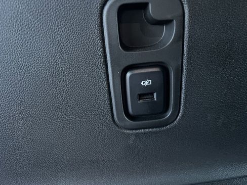 Used 2023 Chevrolet Traverse LS image 29