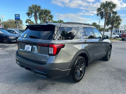 Used 2025 Ford Explorer ST-Line w/ ST-Line Street Pack image 7