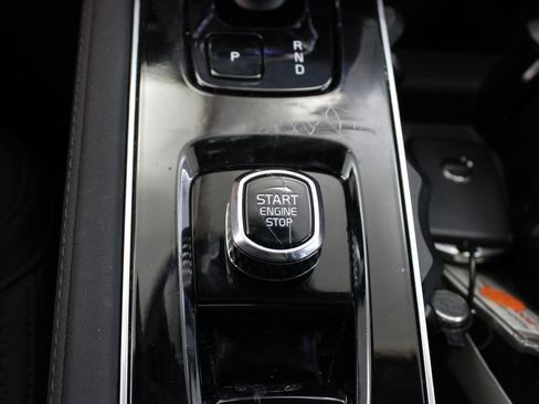 Certified 2025 Volvo XC90 B6 Plus AWD/4WD image 11