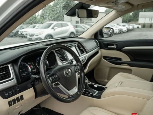 Used 2018 Toyota Highlander XLE AWD/4WD image 6