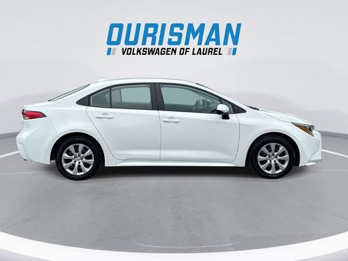 Used 2025 Toyota Corolla LE FWD image 9