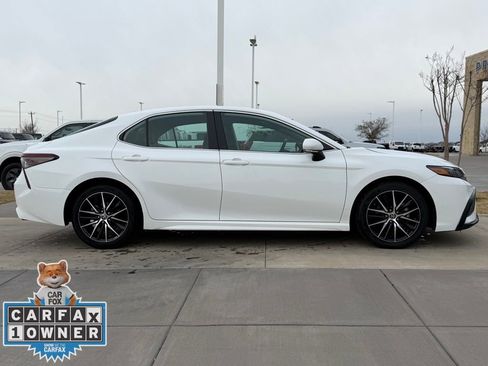 Used 2024 Toyota Camry SE image 21
