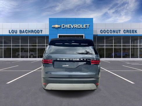 Used 2025 Land Rover Discovery S image 7