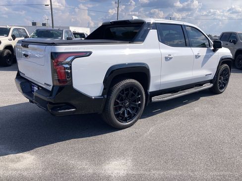New 2026 Chevrolet Silverado EV 4x4 Crew Cab image 6