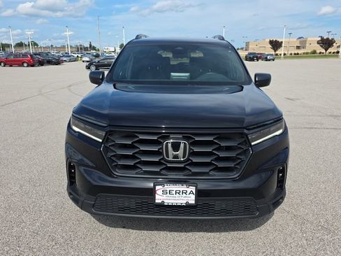 Used 2025 Honda Pilot Sport image 16