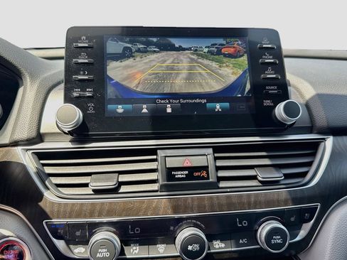 Used 2020 Honda Accord Touring image 17