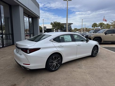 New 2025 Lexus ES 350 w/ Premium Package image 3