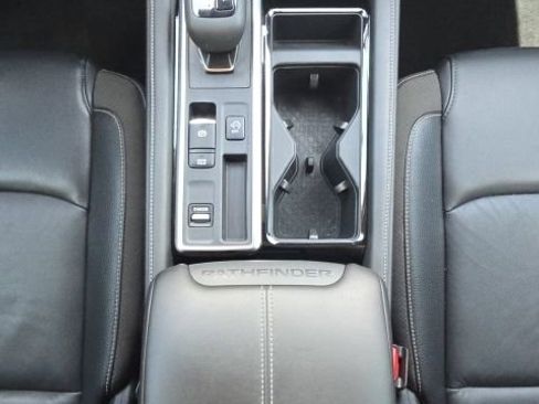 Used 2025 Nissan Pathfinder SL w/ SL Premium Package image 40