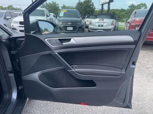 Used 2016 Volkswagen Golf Limited Edition image 14