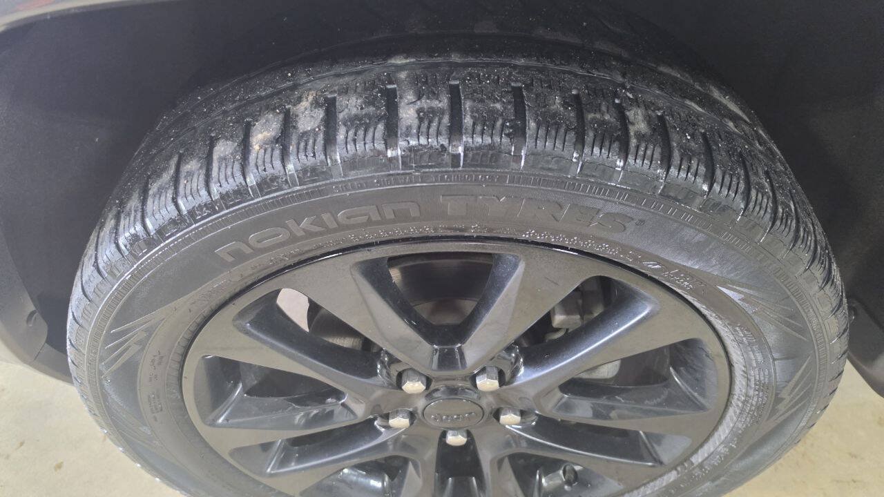 Used 2018 Jeep Grand Cherokee Altitude AWD/4WD image 12