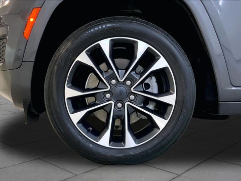 Used 2022 Jeep Grand Cherokee L Overland w/ Luxury Tech Group IV AWD/4WD image 10