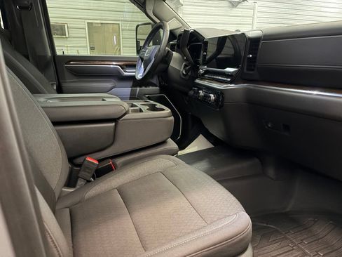 Used 2025 GMC Sierra 3500 SLE w/ SLE Value Package AWD/4WD image 25