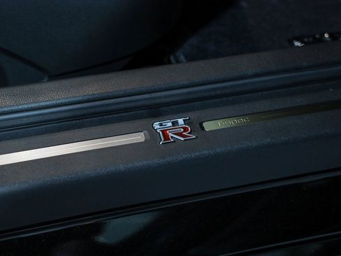 Used 2021 Nissan GT-R Premium image 24