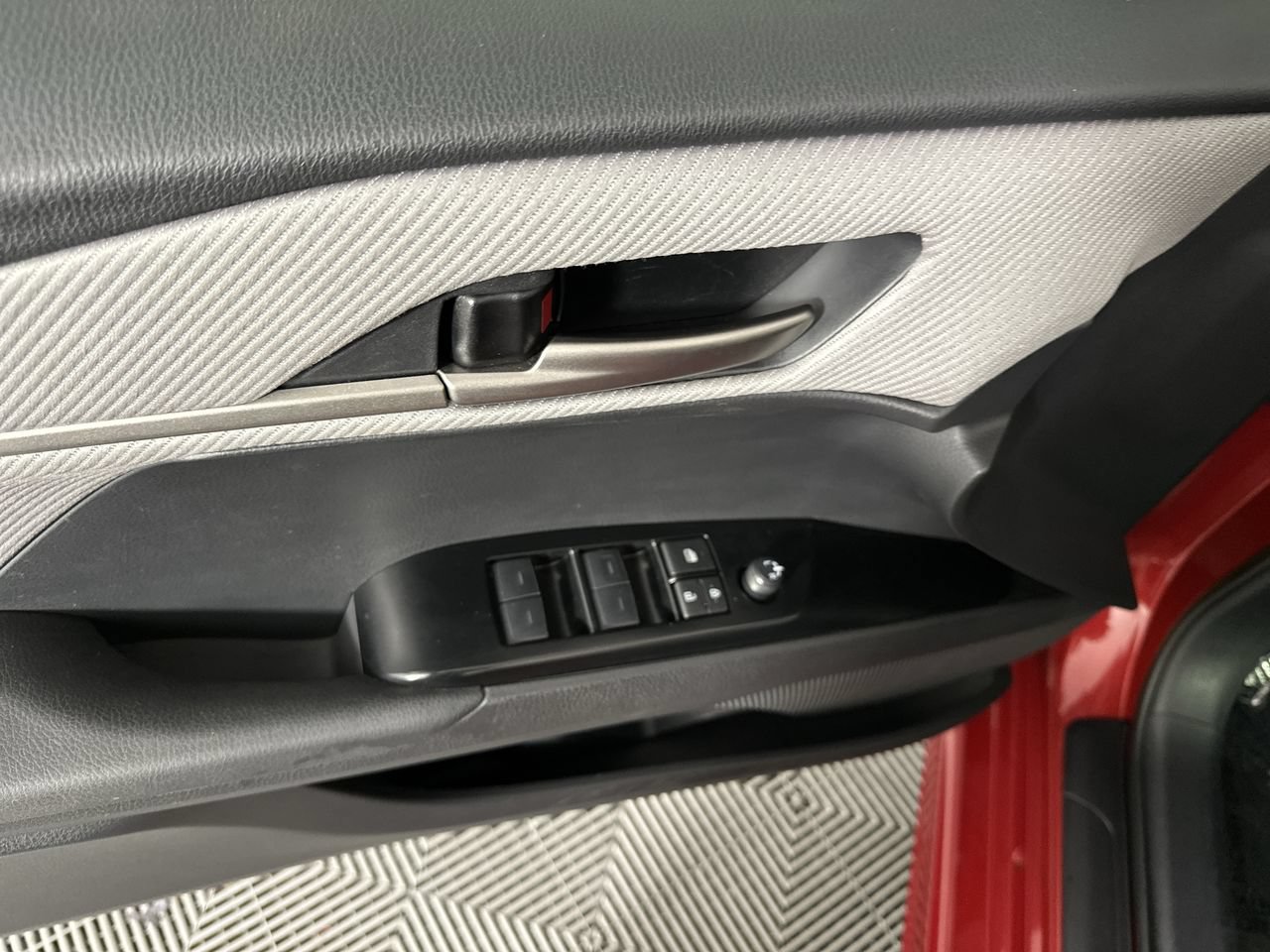 Used 2025 Toyota Camry SE w/ Multimedia Upgrade Package FWD image 5