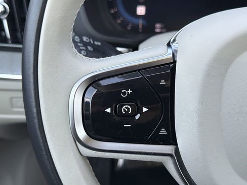 Used 2024 Volvo XC60 T8 Ultimate w/ Climate Package image 9