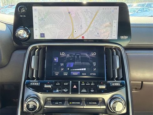 Used 2024 Lexus LX 600 4WD w/ Luxury Package image 29