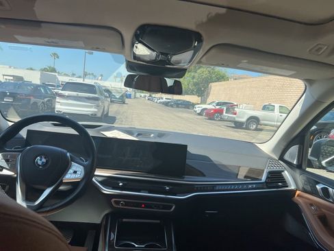 Used 2024 BMW X7 xDrive40i image 9