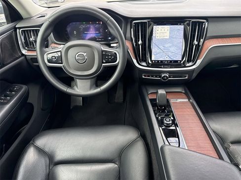 Used 2024 Volvo S60 B5 Plus image 10