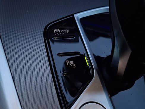 Certified 2023 BMW X6 xDrive40i w/ Premium Package image 19