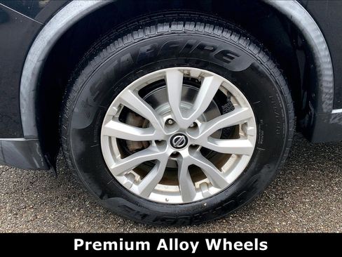 Used 2018 Nissan Rogue SV image 9