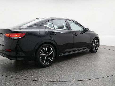 Used 2025 Nissan Sentra SV FWD image 9