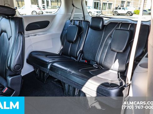 Used 2024 Chrysler Pacifica Touring-L image 22